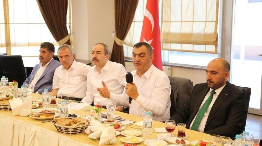 Kayserili Sanayici Ve İşadamları Bankacılarla İstişare Toplantısı Yaptı