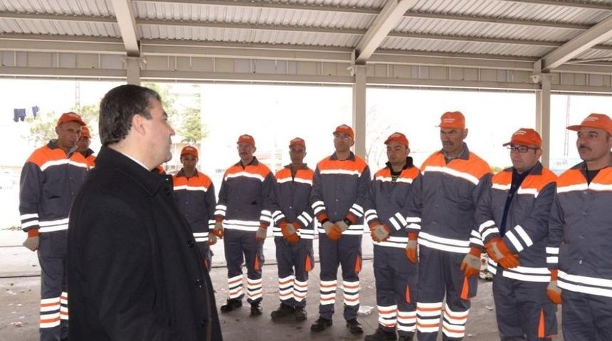 Temizlik İşçilerine Olası İş Kazalarını Önlemek İçin İş Sağlığı Eğitimi Verildi