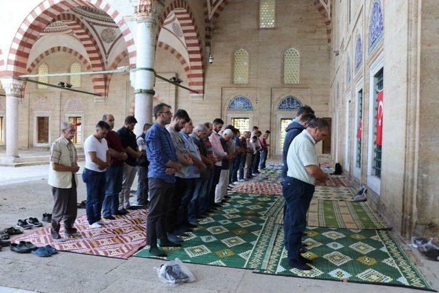 Selimiye Camii Bayram Sabahı Doldu Taştı