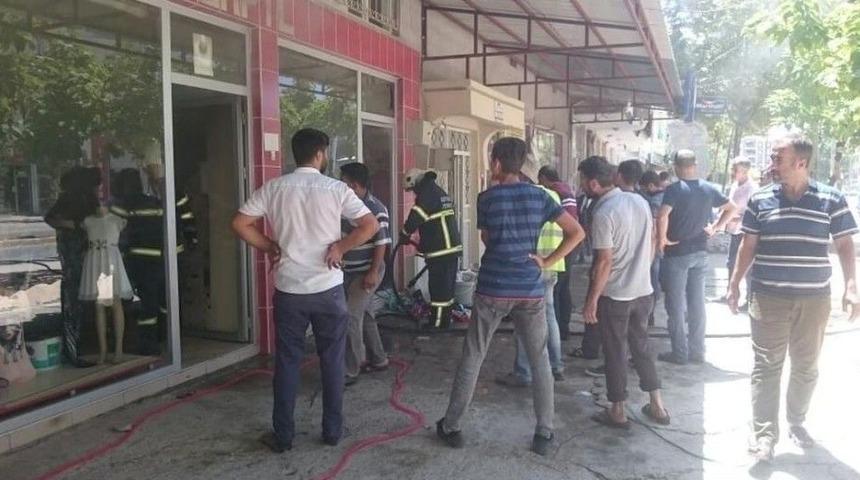 İş Yerinde &Ccedil;ıkan Yangın Paniğe Neden Oldu