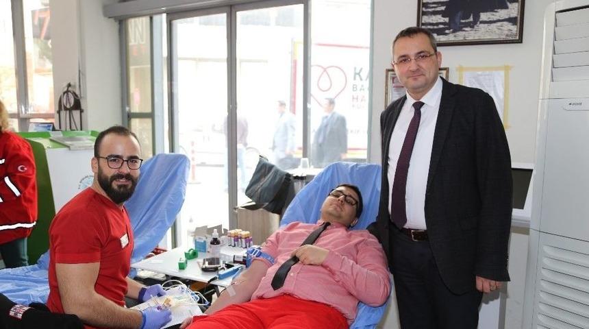 Efak &Uuml;yelerinden Anlamlı Bağış