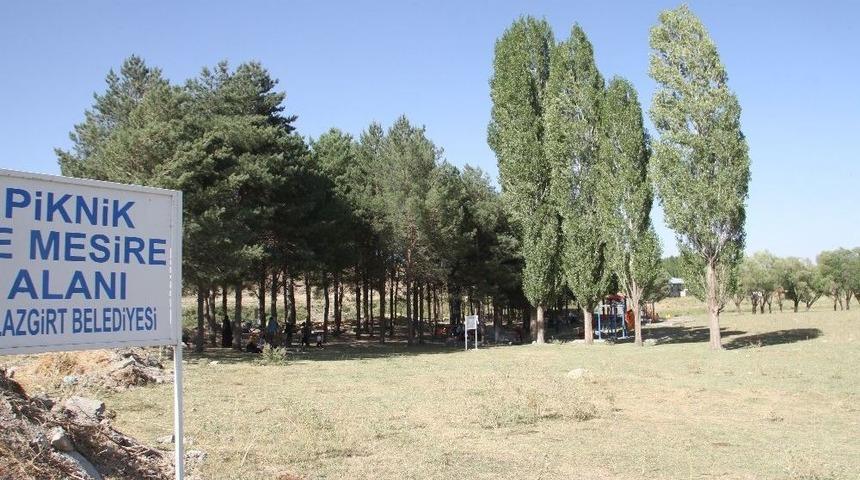 Kayyumun A&ccedil;tığı Piknik Alanı Dolup Taşıyor