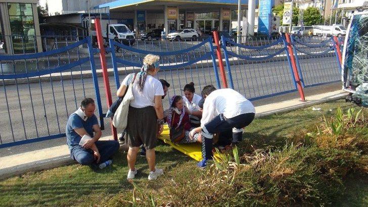 Yolcu Minibüsü Devrildi: 12 Yaralı G3