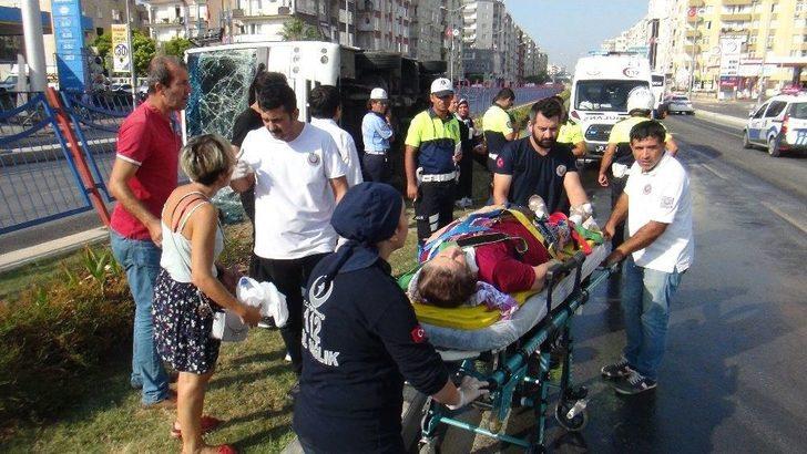 Yolcu Minibüsü Devrildi: 12 Yaralı G4