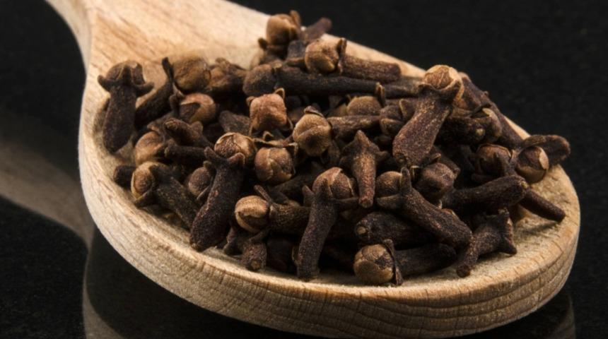 Evinizde Bulunan Bu Baharatın Diş Ağrısını Geçirdiğini Biliyor muydunuz?