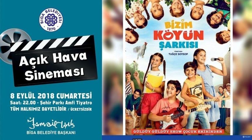 Biga&rsquo;da A&ccedil;ık Hava Sineması&rsquo;nın Son Filmi: Bizim K&ouml;y&uuml;n Şarkısı