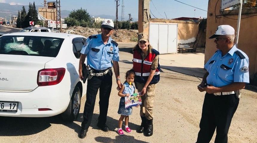 Kırıkhan&rsquo;da &Ccedil;ocuklara "d&uuml;d&uuml;k" Dağıtıldı