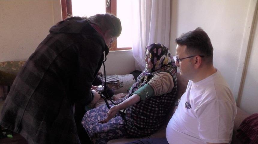 Meslek Lisesi &Ouml;ğrencileri Ev Boyadı, Temizlik Yaptı, Yemek Pişirdi