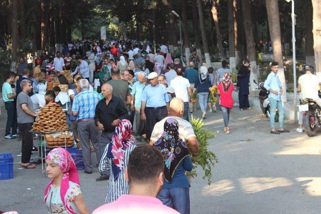 Hatay’da Mezarlıklar Doldu Taştı