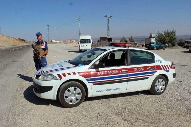 Trafik Ekiplerinden Şekerli Kolonyalı Yol Uygulaması