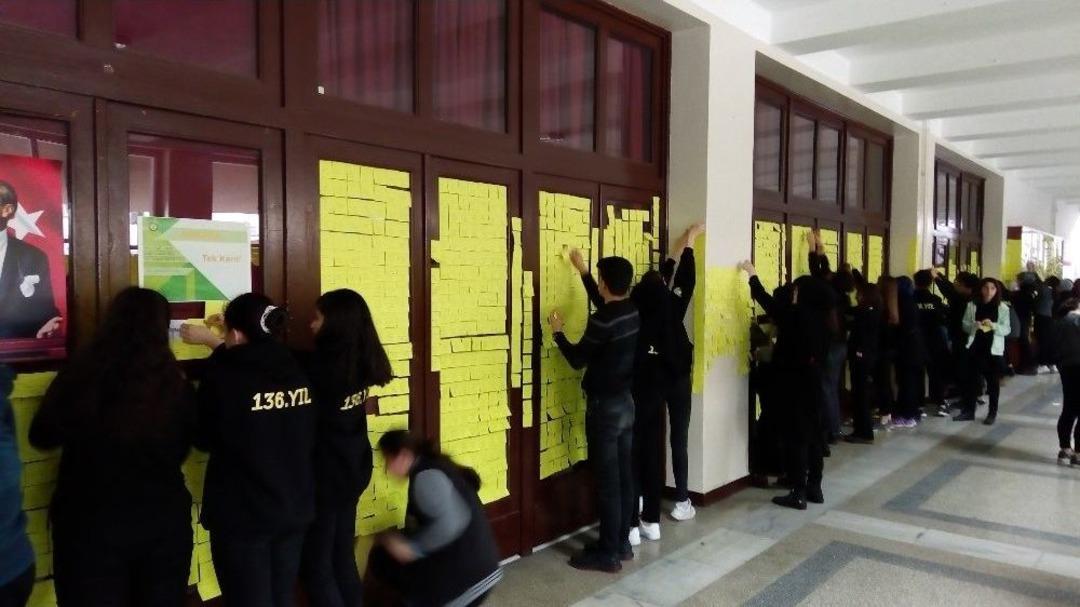 &Ccedil;anakkale Şehitlerinin İsmi Okul Koridorlarında