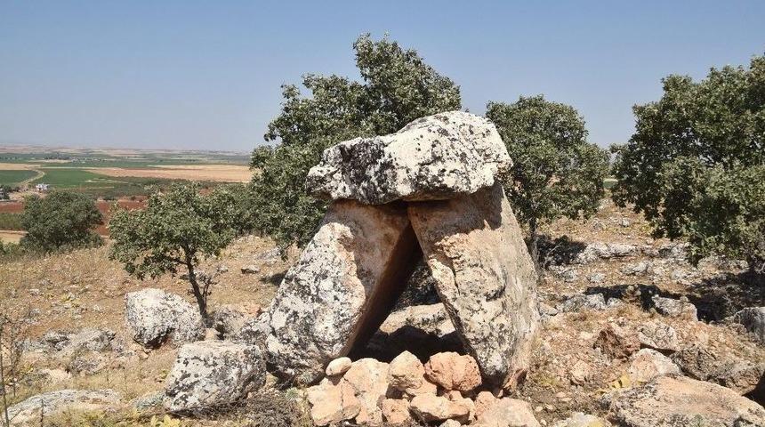 Besni’de Dolmen Mezarları Bulundu