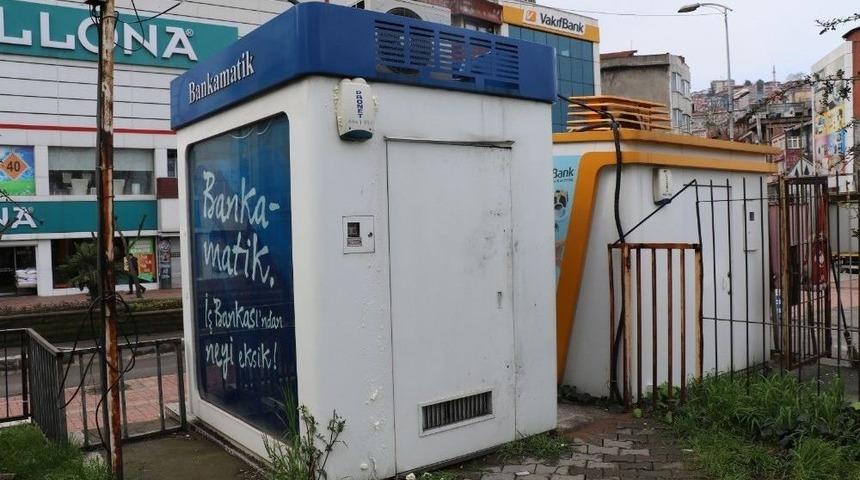 Alarmını K&ouml;p&uuml;k Sıkarak Susturmaya &Ccedil;alıştıkları Atm&rsquo;yi Soymaya Kalktılar