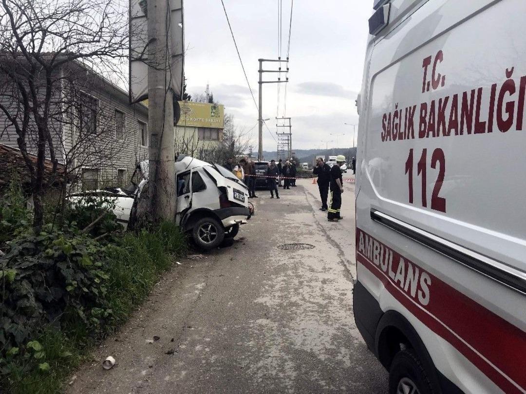 Fenn&icirc; Muayene D&ouml;n&uuml;ş&uuml; Elektrik Direğine &Ccedil;arparak Can Verdi