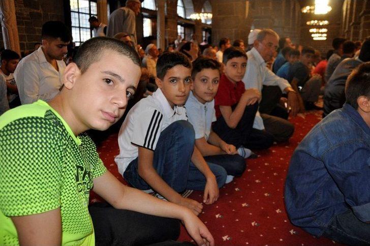 Bayram Namazında Camiler Doldu Taştı G5