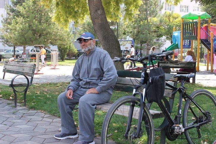 Gençlere Örnek Olmak İçin Bisikletiyle Yola Çıktı G1