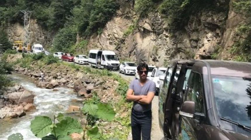 Yol &Ccedil;alışmasıyla Nedeniyle Uzung&ouml;l-demirkapı Mevkiinde Uzun Kuyruklar Oluştu