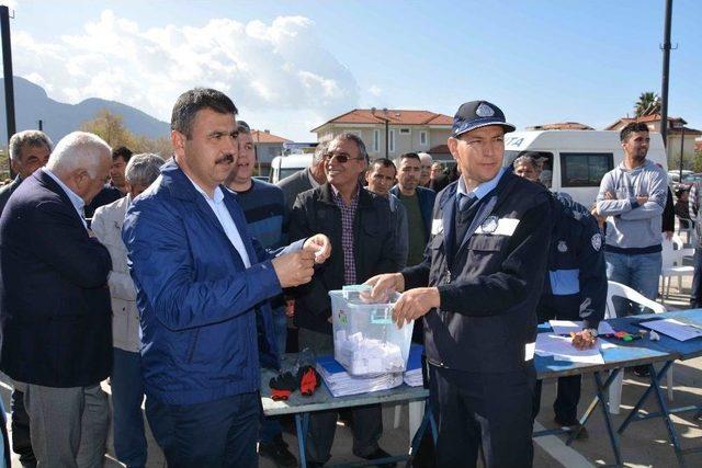 Dalyan’da Yeni Pazar Yerinin Kura Çekimi Yapıldı