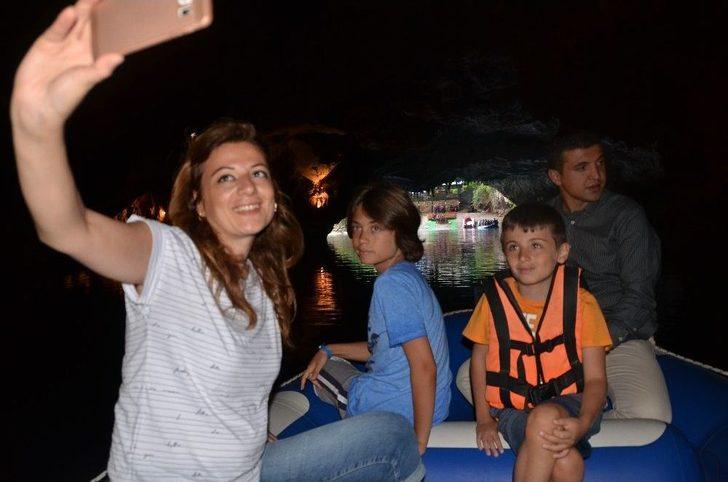 Altınbeşik Mağarası Ziyaretçilerini Büyülüyor G2