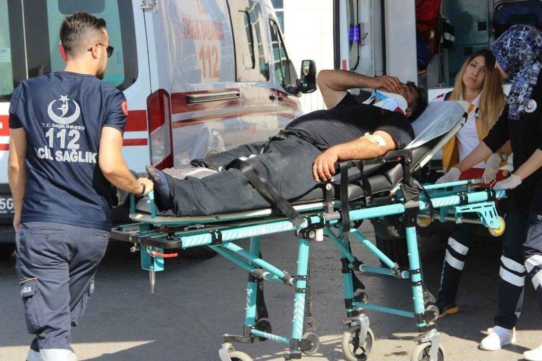 "kendini Kesenleri G&ouml;r&uuml;nce G&uuml;l&uuml;yordum, Benim De Başıma Geldi"