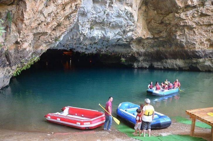 Altınbeşik Mağarası Ziyaretçilerini Büyülüyor G3