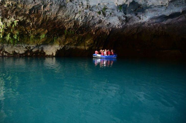 Altınbeşik Mağarası Ziyaretçilerini Büyülüyor G4