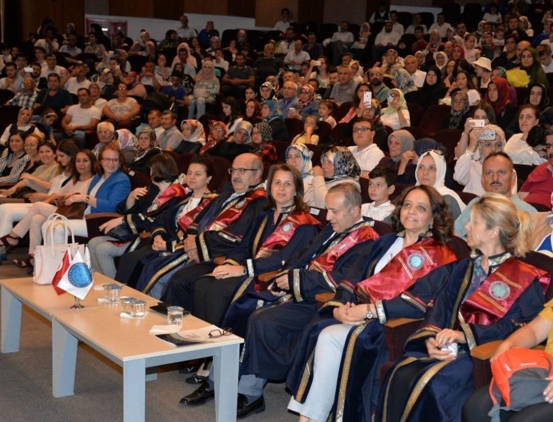 Sağlık Bilimleri Fak&uuml;ltesi&rsquo;nde Diploma Heyecanı