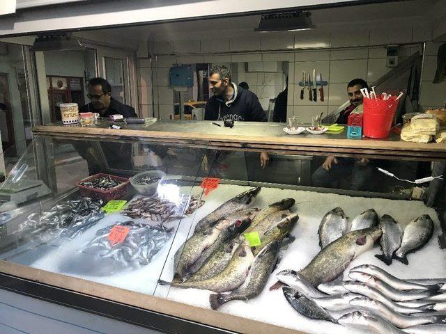 Tezgahlara Yayın Balığı 25 Tl’den Satılıyor