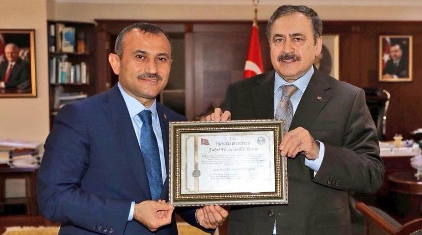 Tunceli&rsquo;de, Bakan Eroğlu&rsquo;na " Fahri Hemşehrilik Beratı"