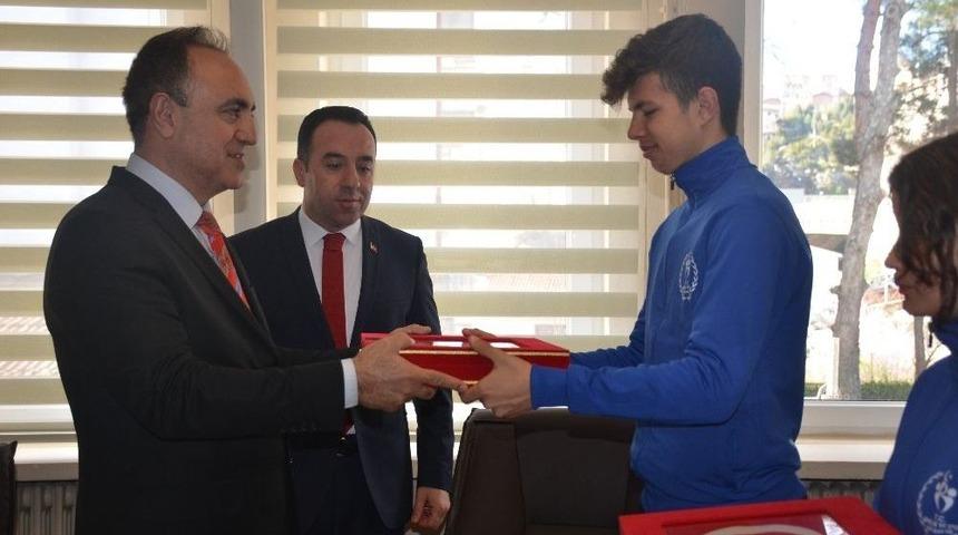 Kutsal Emanetler Erdoğan&rsquo;a Sunulmak &Uuml;zere Bilecik&rsquo;ten Yola &Ccedil;ıktı