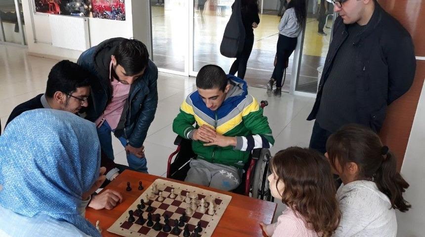 Engelsiz Yaşam At&ouml;lyesinde Engeller Aşılıyor