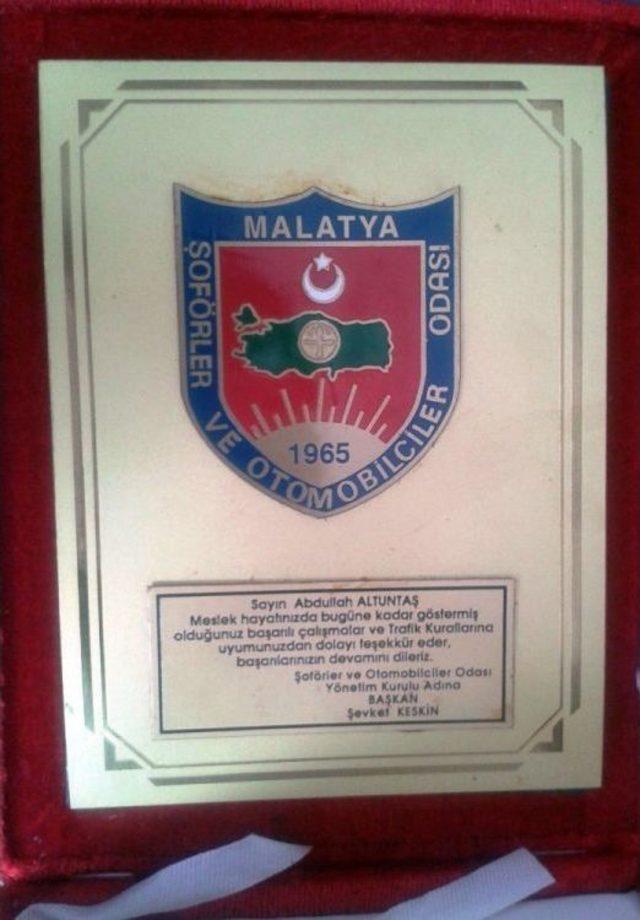 40 Yıl Boyunca Kaza Yapmadı, Plaket Aldı