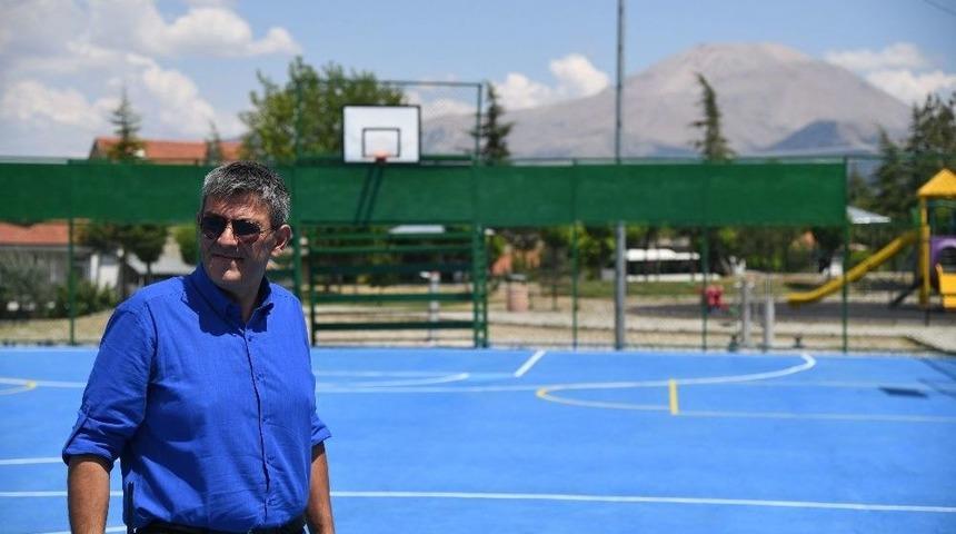 12 Semt Spor Sahası Yenilendi 7 Semt Spor Sahasının Yapımına Başlanacak.