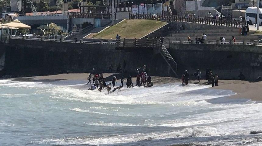 Fındık İş&ccedil;ileri Denizin Tadını &Ccedil;ıkarıyor