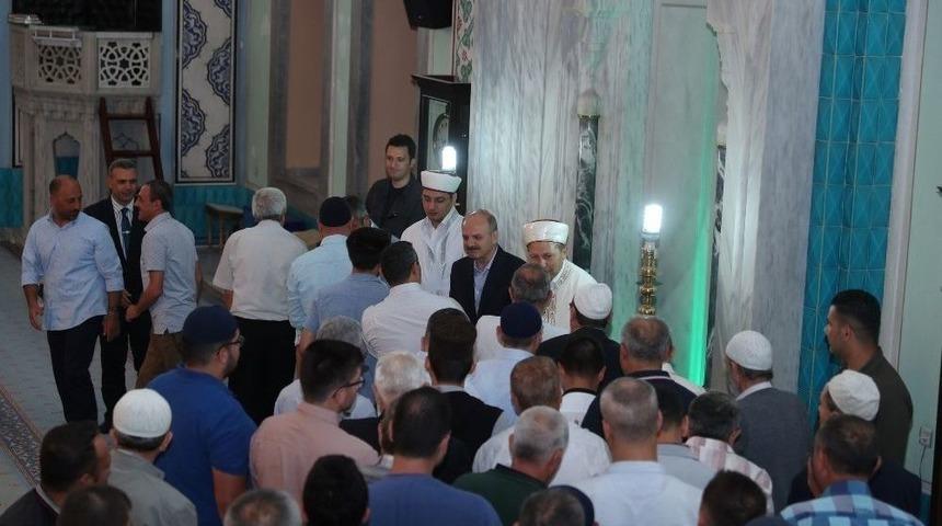 Vali Çakacak Vatandaşlarla Bayramlaştı