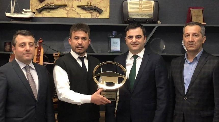 Kahraman Şof&ouml;re &lsquo;&rsquo;ayın Kaptan Şof&ouml;r&uuml;&rsquo;&rsquo; &Ouml;d&uuml;l&uuml;