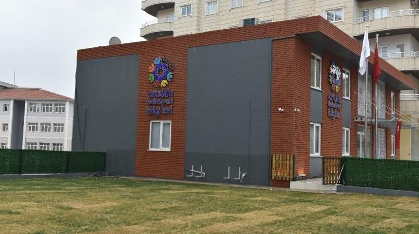 Artuklu Belediyesi Bilgi Evinde &Ouml;ğrenciler Bilgiye Doyacak