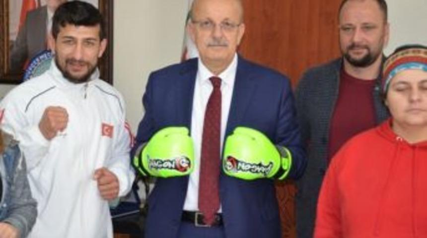 İznikli Kick Boks&ccedil;ular 14 Madalya İle D&ouml;nd&uuml;