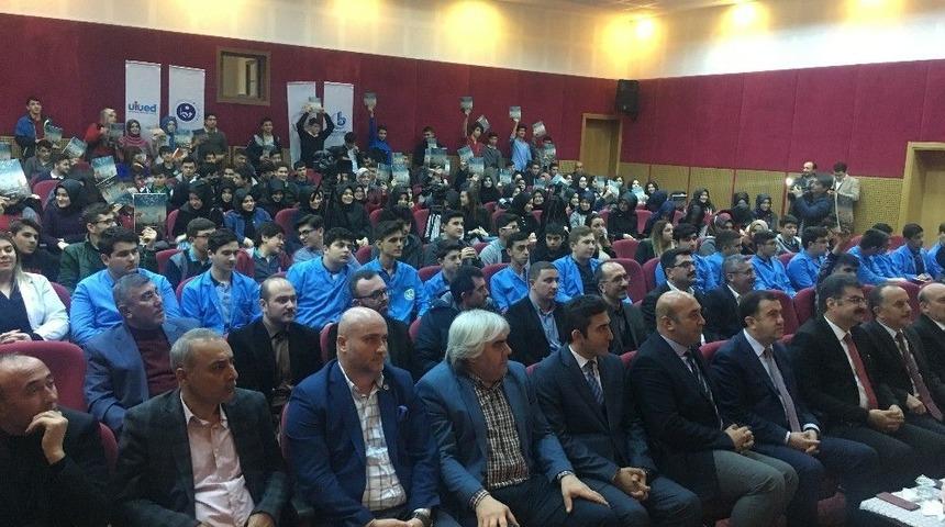 Liseli Gençler Osmanlıca Yarışıyor