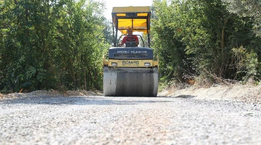 Erdemli Belediyesi Pınarbaşı Mahallesi’nin Asfalt Sorununu Çözdü