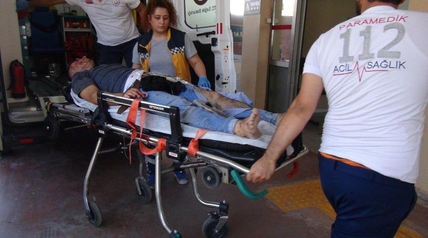 Acemi Kasaplar Birbirini Bı&ccedil;akladı: 2 Yaralı