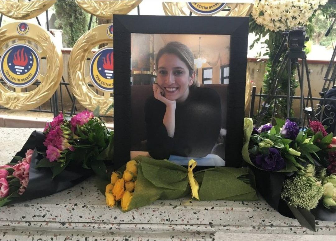 İzmirli&rsquo;nin L&uuml;bnanlı Nişanlısı Bir An Olsun Cenaze Başından Ayrılmadı