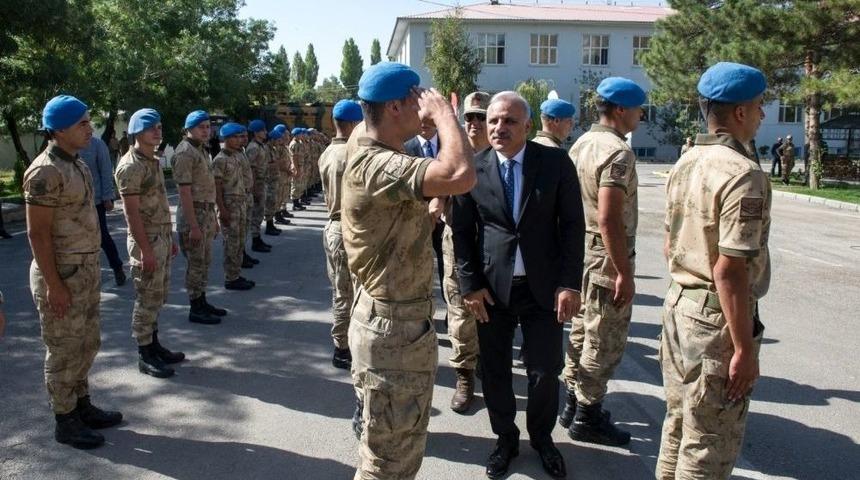 Vali Zorluoğlu Asker Ve Polislerin Bayramını Kutladı