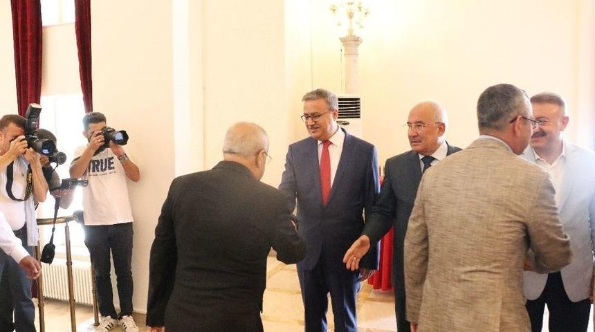 Vali Su, Kamu G&ouml;revlileri Ve Vatandaşlarla Bayramlaştı