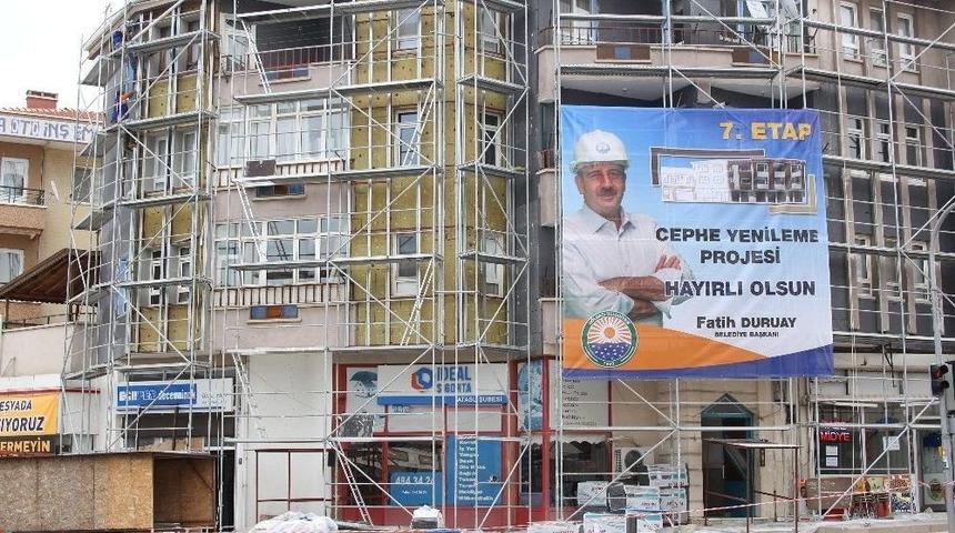 G&ouml;lbaşı&rsquo;nın &Ccedil;ehresi Yenilenen Cephelerle Değişiyor