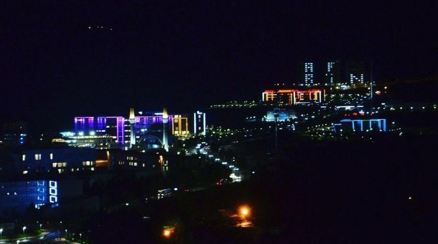 Kyk&rsquo;larda Kalan &Ouml;ğrencilerden Mehmet&ccedil;iğe Işıklı Destek