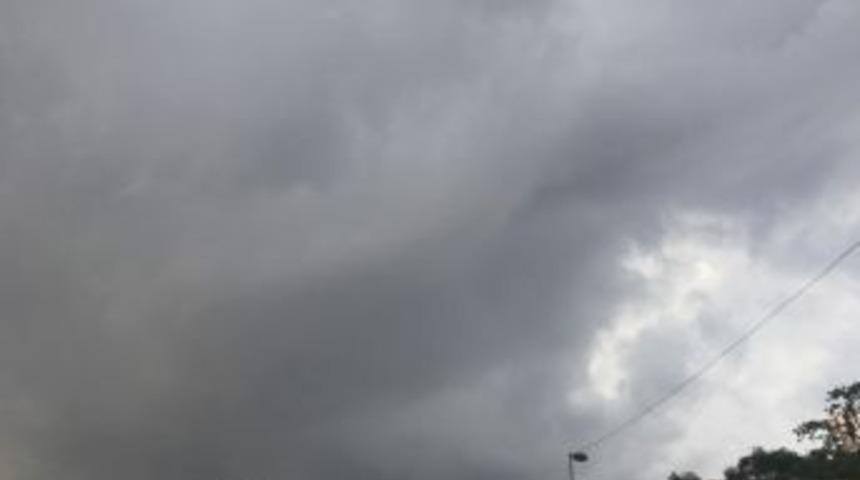 İstanbul&rsquo;da G&ouml;ky&uuml;z&uuml;n&uuml; Kara Bulutlar Kapladı