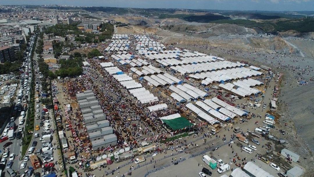 Sultangazi&rsquo;deki Kurban Satış Ve Kesim Alanı Doldu Taştı
