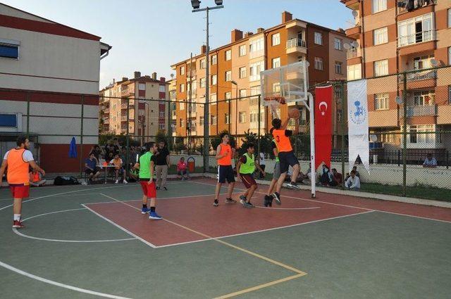 Akşehir’de Geleneksel Sokak Basketbolu Heyecanı Başladı