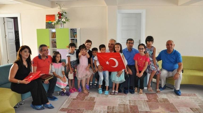 Başkan Din&ccedil;er&rsquo;den Yuva &Ccedil;ocuklarına Şefkat Eli